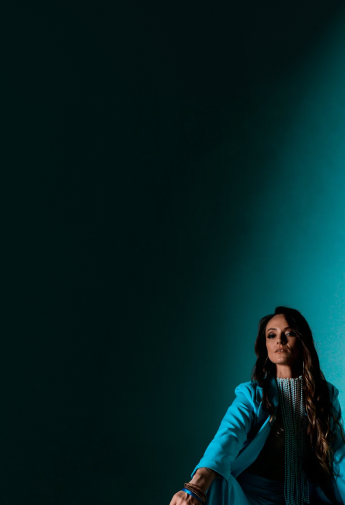 +300% к конверсии и −41% <br /> к цене лида: контекстная <br /> реклама для школы танцев <br class="tablet"/> East <br class="desktop"/> Camp